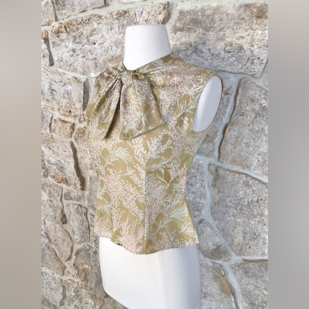Vintage 1960s 1970s Beautiful Pastel Floral Silk Back Button Blouse with Bow - Picture 4 of 15